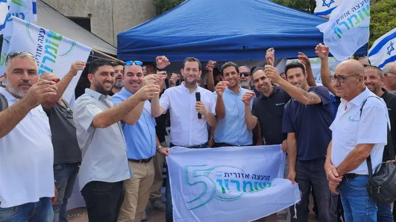 הרמת הכוסית במאהל המחאה