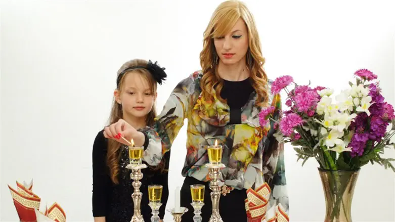 Lighting Shabbat candles