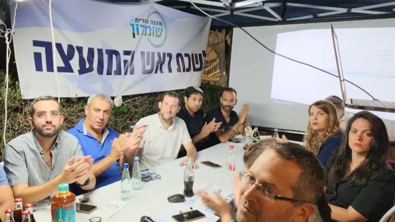 Samaria council meets outside of Defense Minister Gantz's house last week