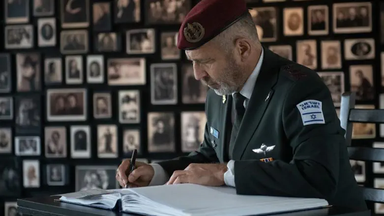 כוכבי באושוויץ-בירקנאו