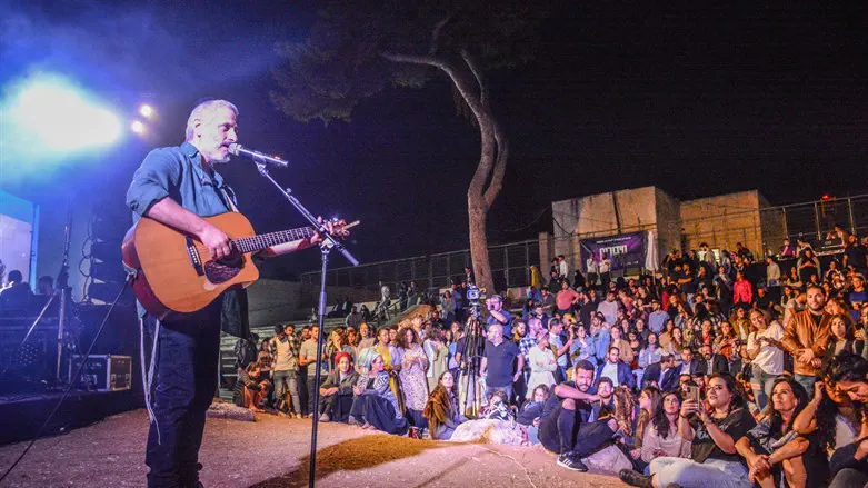 אביתר בנאי הופיע בפני הסטודנטים