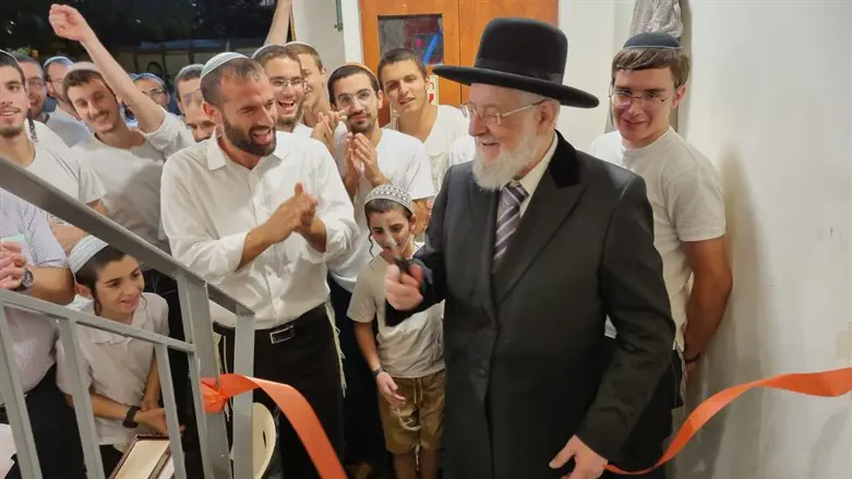 הרב לאו בהיכל הישיבה