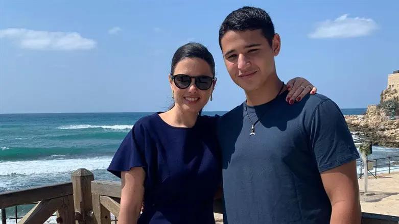 Айелет Шакед с сыном