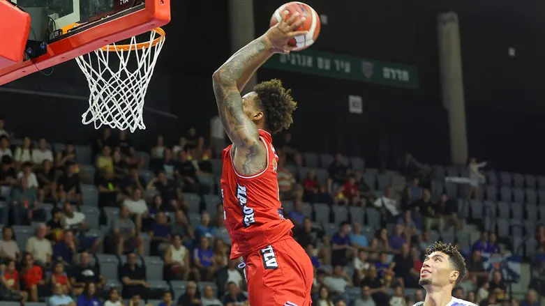 טוקוטו מטביע הערב את הרצליה