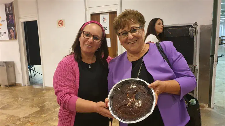 עם מרים פרץ