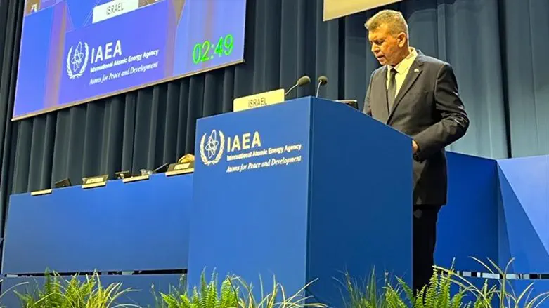 משה אדרי במהלך נאומו