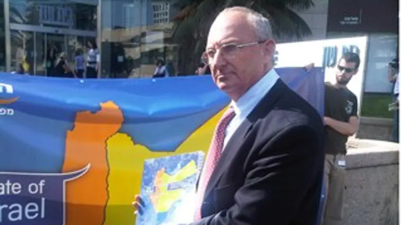 אלדד והעצומה