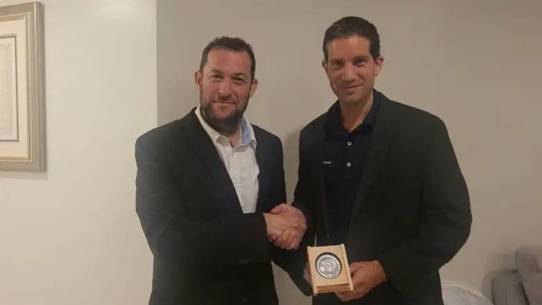 יוסי דגן עם ראש העיר סרפסייד