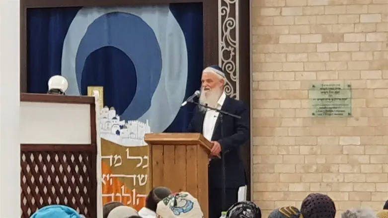 הרב אורבך בנאום הפרידה מהיישוב