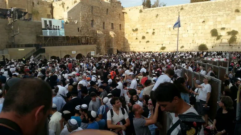 Hakhel at the Kotel last post Shmitta year