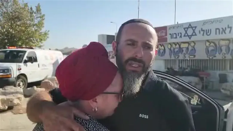 Попавший под обстрел водитель такси