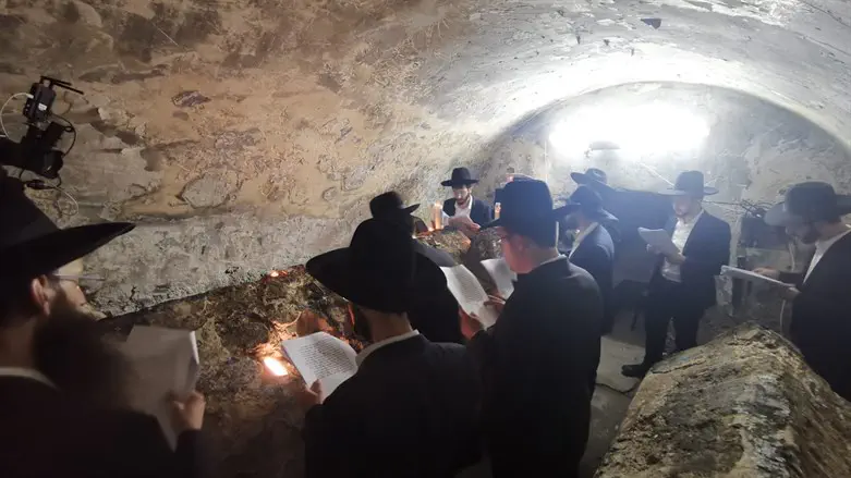 מניין סליחות בקבר רבי חנינא בן דוסא