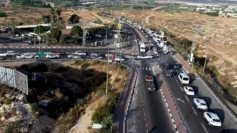הכביש הפקק והצומת