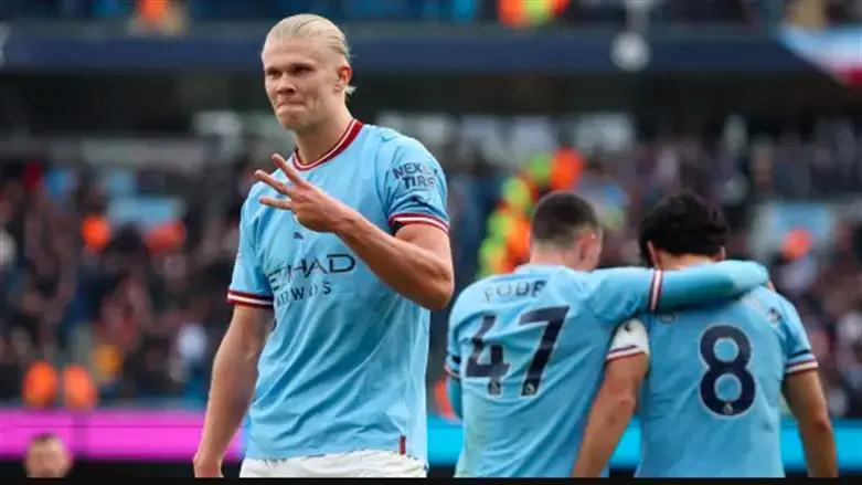 הולאנד חוגג שלושער שלישי ברציפות