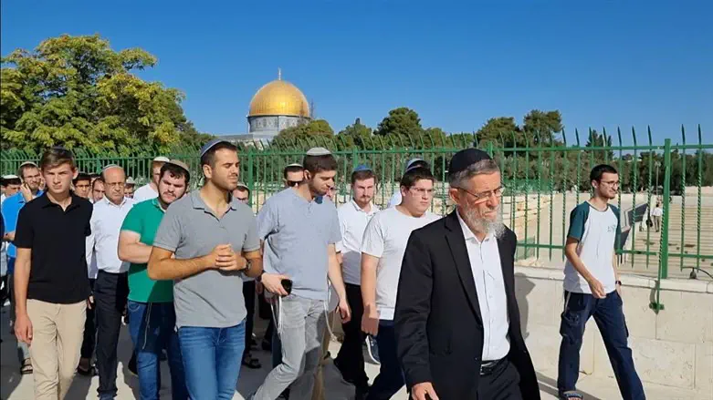 הרב שילת ותלמידיו בהר הבית