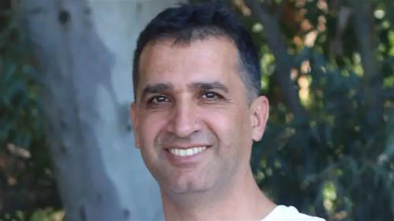 אלמוג אלה