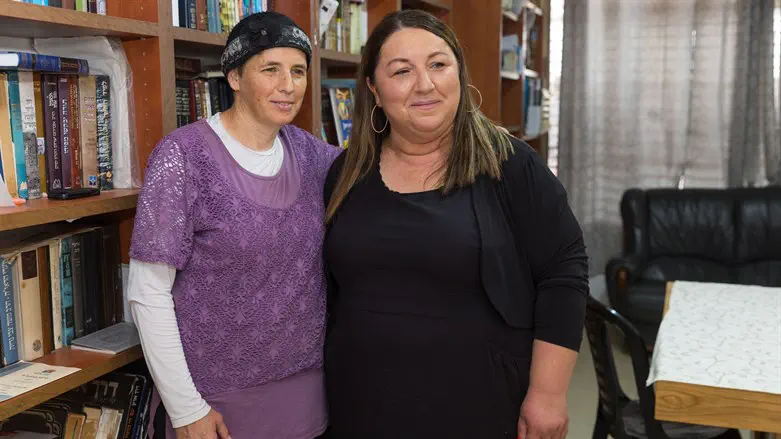 שירה שנרב ודבורה גונן