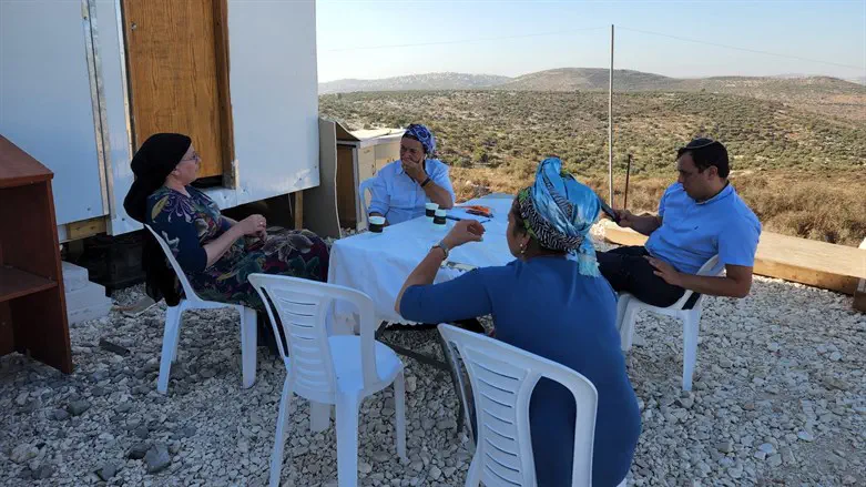 פגישת אורית סטרוק ודניאלה וייס