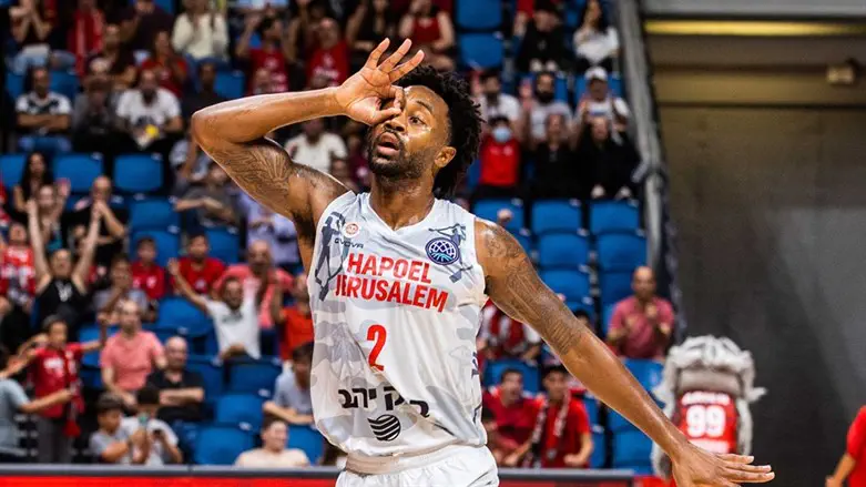 קרינגטון. הוביל את הפועל לניצחון שישי ברציפות