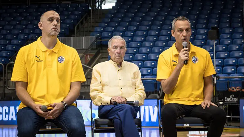 ניקולה וויצ'יץ' (משמאל) עם עודד קטש ושמעון מזרחי