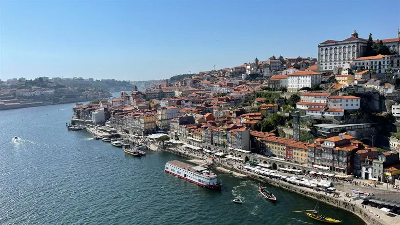 עליהום מאחורי הפסטורליה. פורטוגל