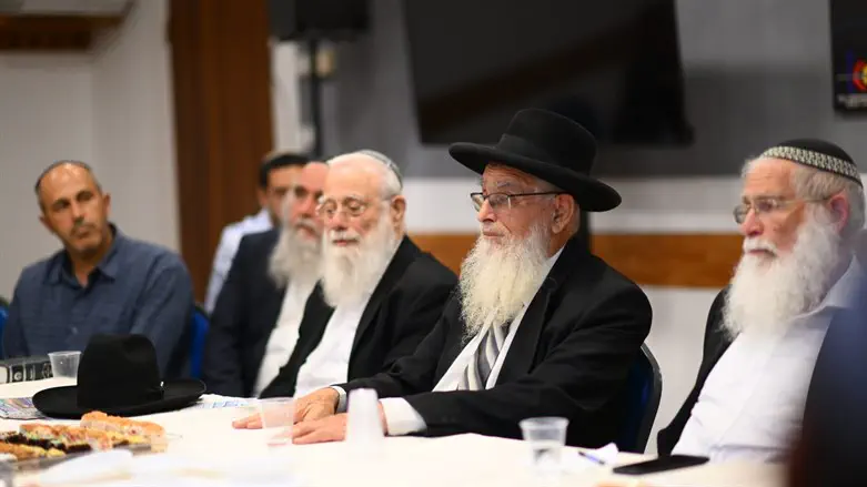 הרב לבנון, הרב אריאל והרב איזמן