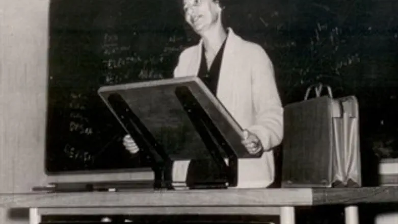 פרופ' גולדברג מרצה