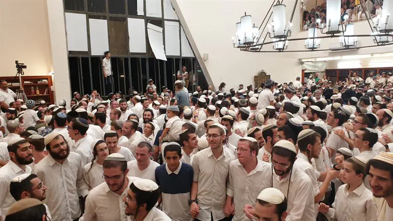 שמחת בית השואבה בישיבת מרכז הרב