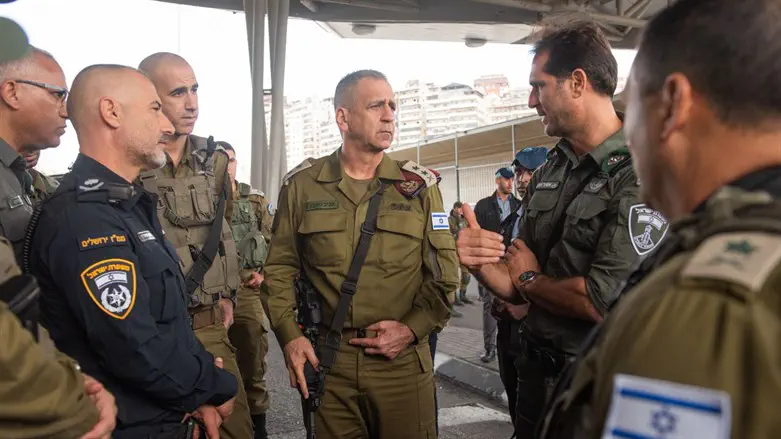 Kohavi visits scene of terrorist attack