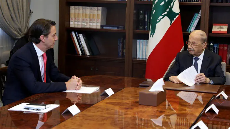 Lebanese President Michel Aoun with US envoy Amos Hochstein