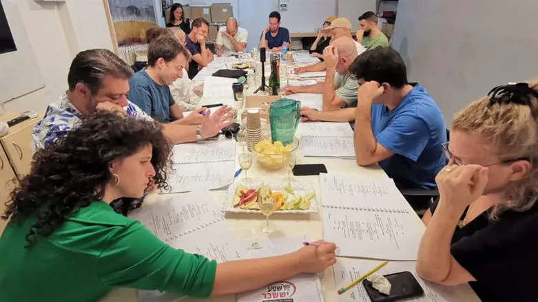 עוברים על תסריטים. קופה ראשית