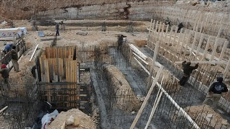 בונים. כחוק? ארכיון