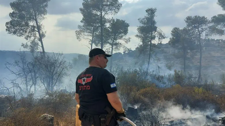 פעולות הכיבוי של הדליקה בנווה צוף