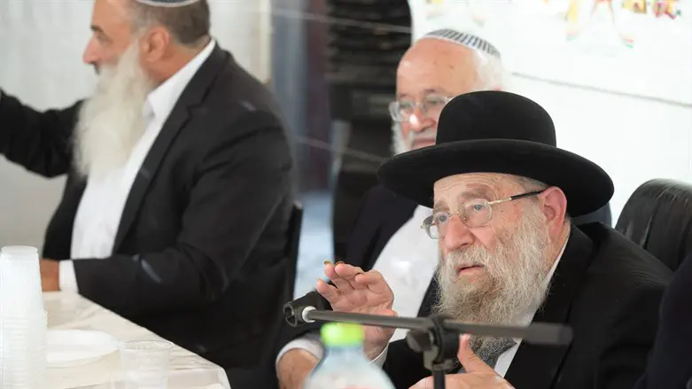 הרב אריה שטרן בהקבלת פני רבו