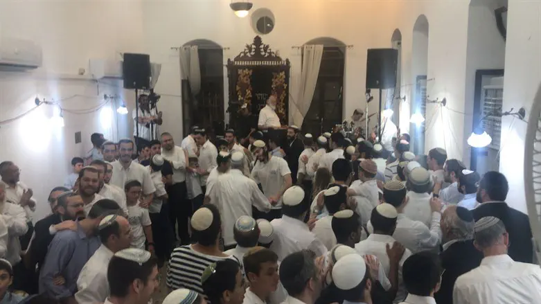 ההקפות השניות בבית הרב קוק בירושלים