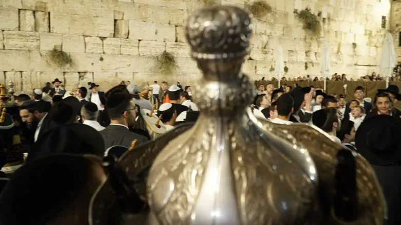 Hakafot at the Western Wall (illustrative)