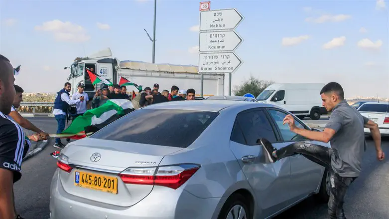 Jews attacked near Qalqilya