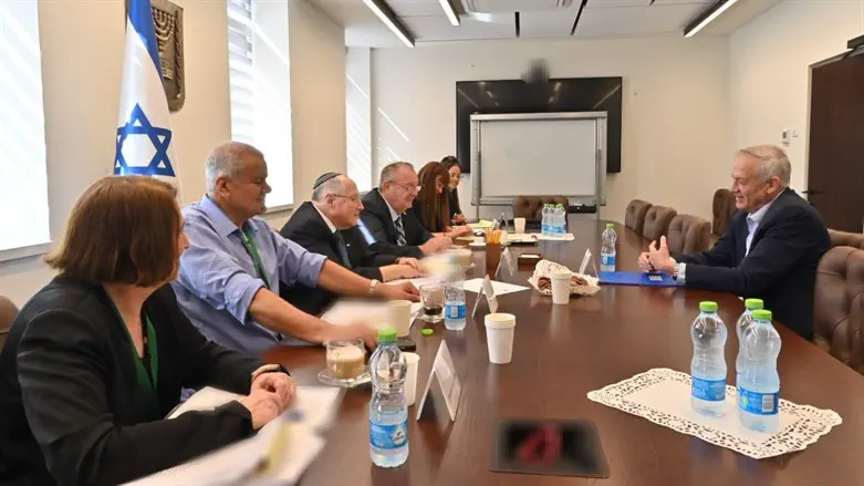 גנץ בוועדה למינוי בכירים 