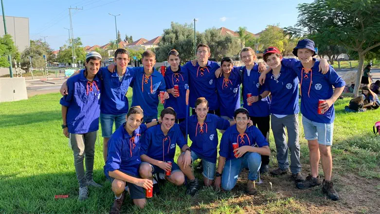 חניכים ומדריכים במהלך המסלול