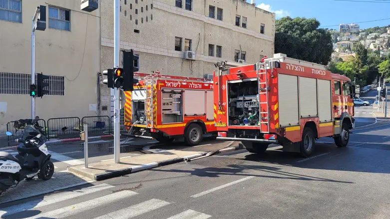 הכבאיות בזירת הדליקה