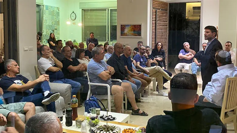 בצלאל סמוטריץ' בלהבים