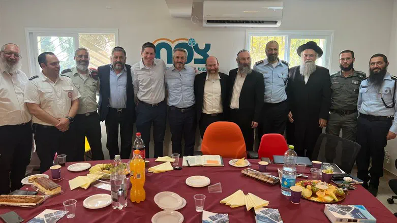 נציגי גופי הביטחון והבריאות במכון צומת