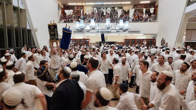 הקפות שניות בישיבת מרכז הרב