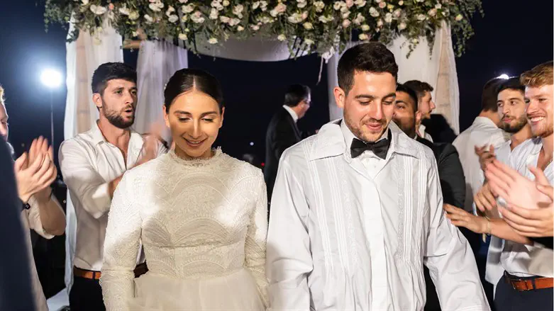Lone soldiers Yoel Epstein and Alaina Bon-Epstein on their wedding day