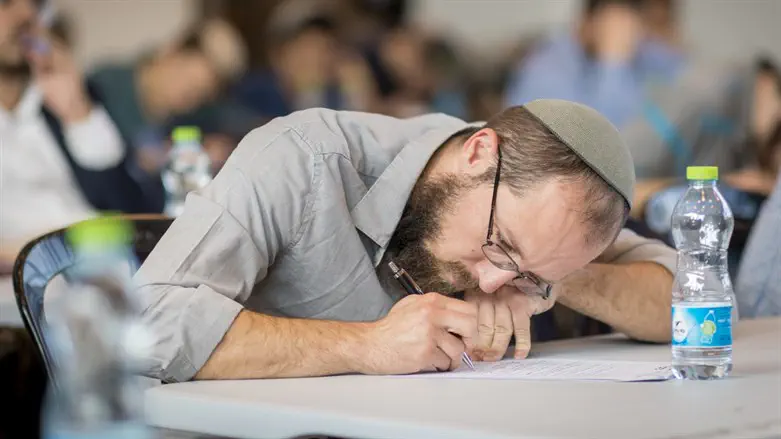 נבחנים בגמרא לזכר יהונתן חברוני