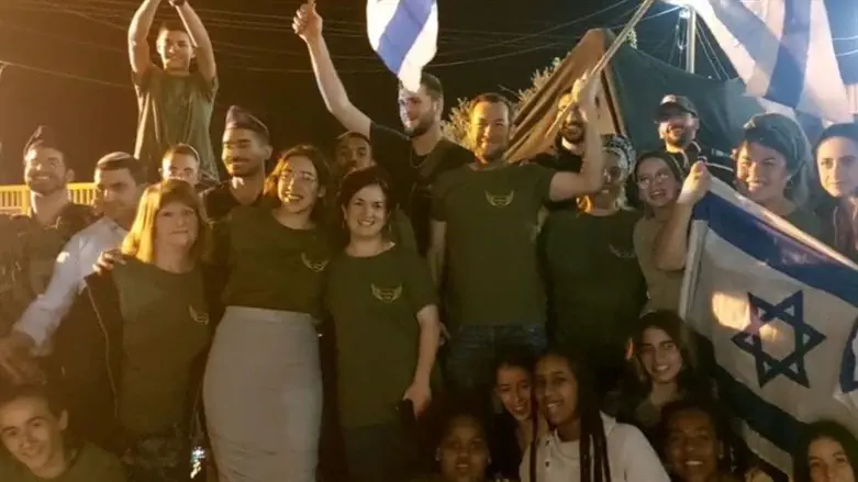 מרעיפים אהבה על חיילי צה"ל