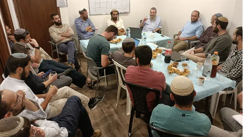 אבי מעוז והפעילים