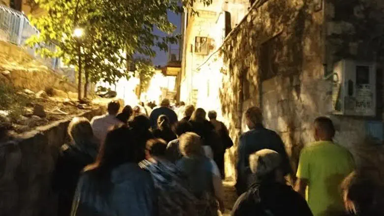 הפליטים בסיור בעיר העתיקה בצפת