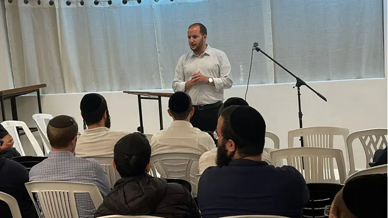 יוסי לוי והמתנדבים