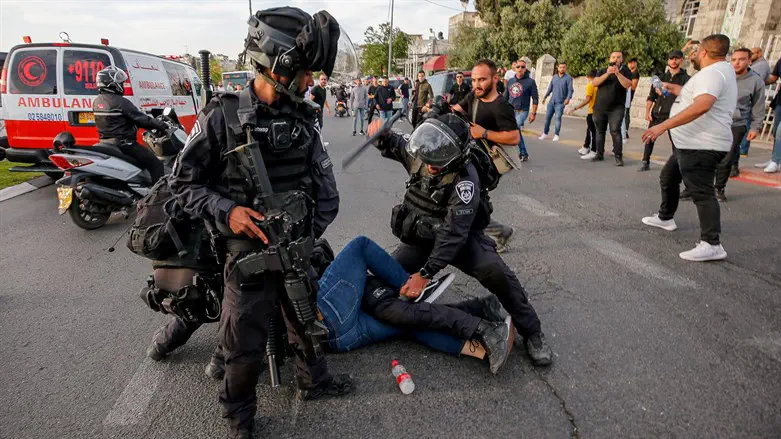 ערבים מתפרעים בבית חנינא 